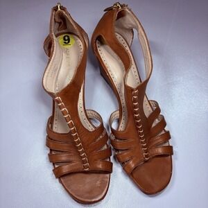 Adrienne Vittadini Women's 9 Brown Leather Wedge Sandals T Strap Back Zip